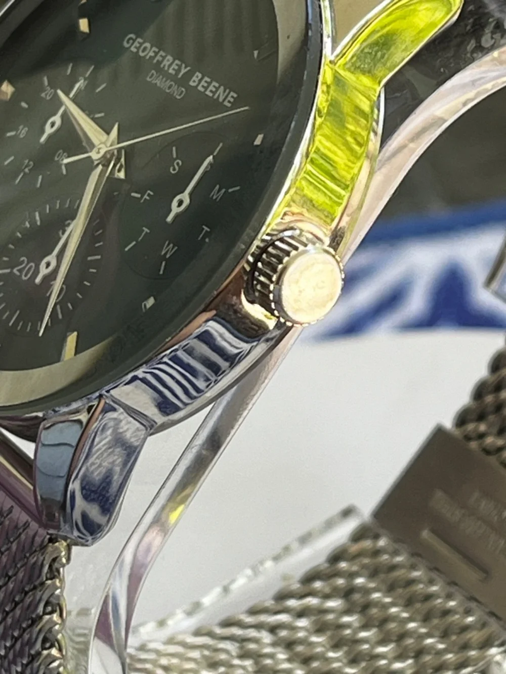 Geoffrey Beene Mens Watch 42mm Silver Tone Mesh band & green face New Battery